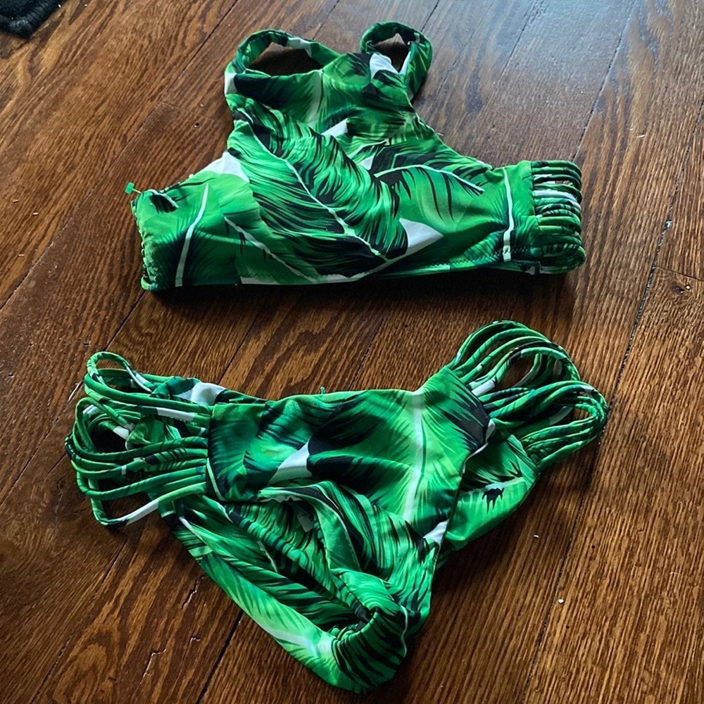 Cupshe Green Leaf Print Bikini